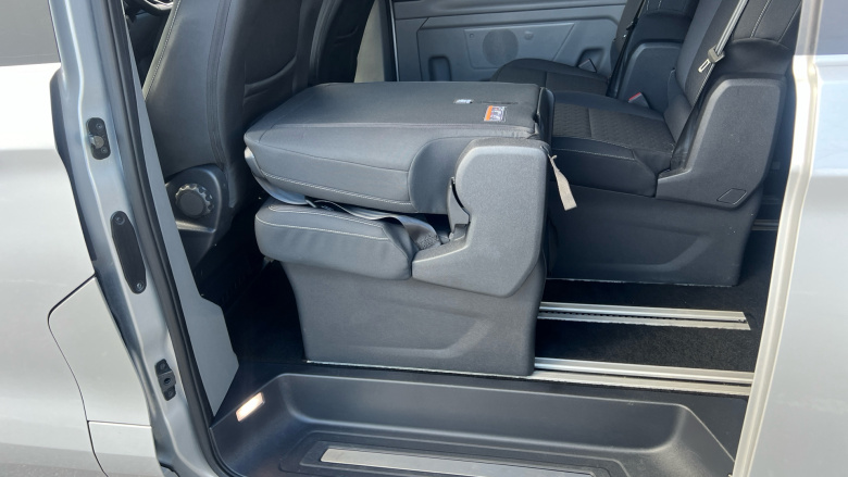 Ford Tourneo Custom 320 L2 Diesel Fwd 2.0 EcoBlue 136ps H1 Titanium 8 seater